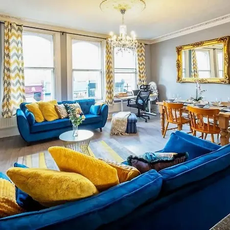 Gorgeous Victorian 3 Bed Home In Fulham, Putney - Open For Long Stay And Families Relocating